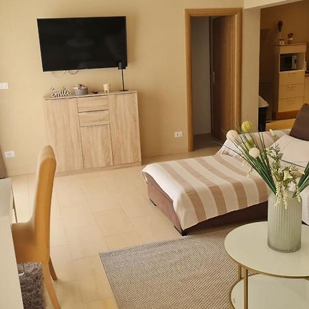 Apartments Beach Dream Mimice Eksteriør billede