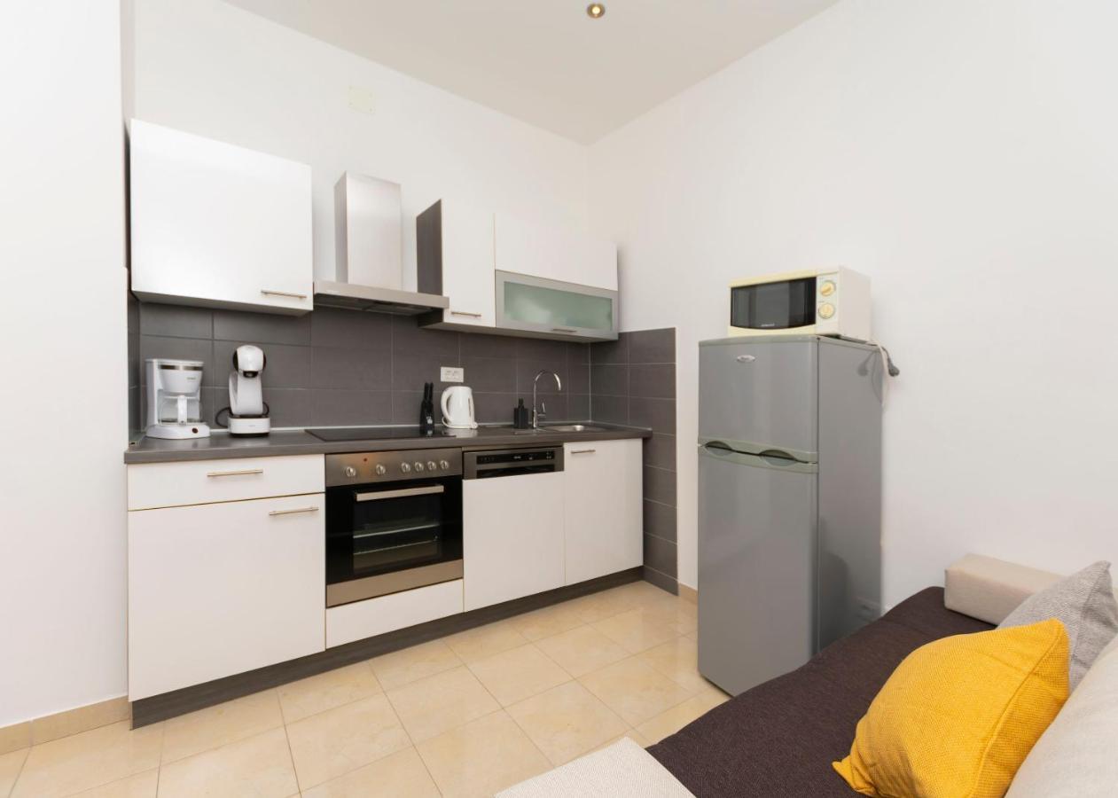 Apartments Beach Dream Mimice Eksteriør billede